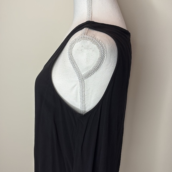 Xai Black Sleeveless Women's Rayon Split Back Top. Large - Picture 2 of 9